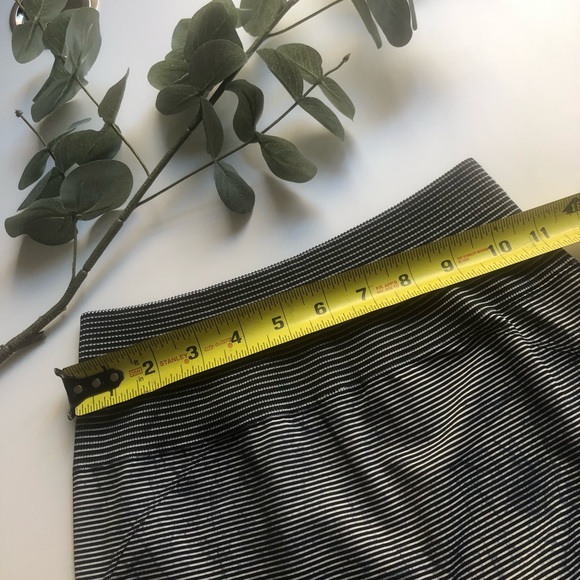 NWOT Lululemon Ebb to Train Tight *Wash Size 4 - Picture 7 of 8